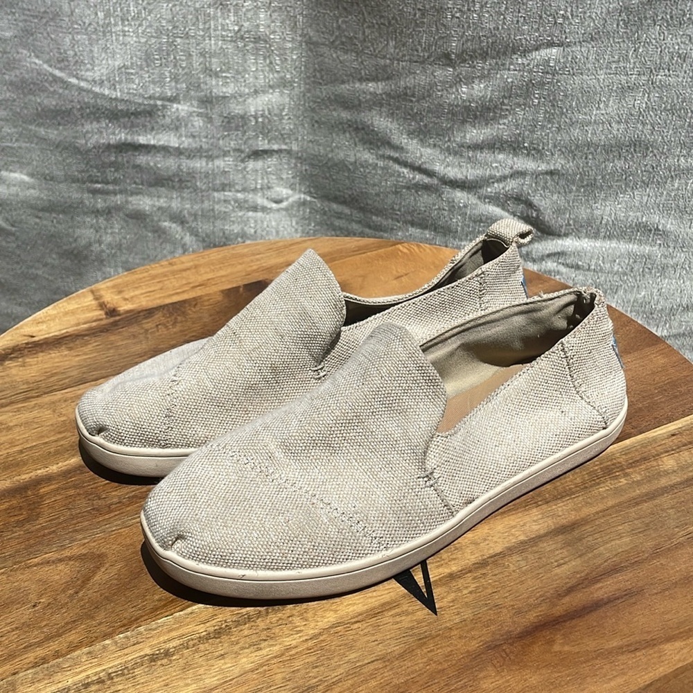 Toms Women’s Natural Metallic Linen Cupsole
Size 7.5